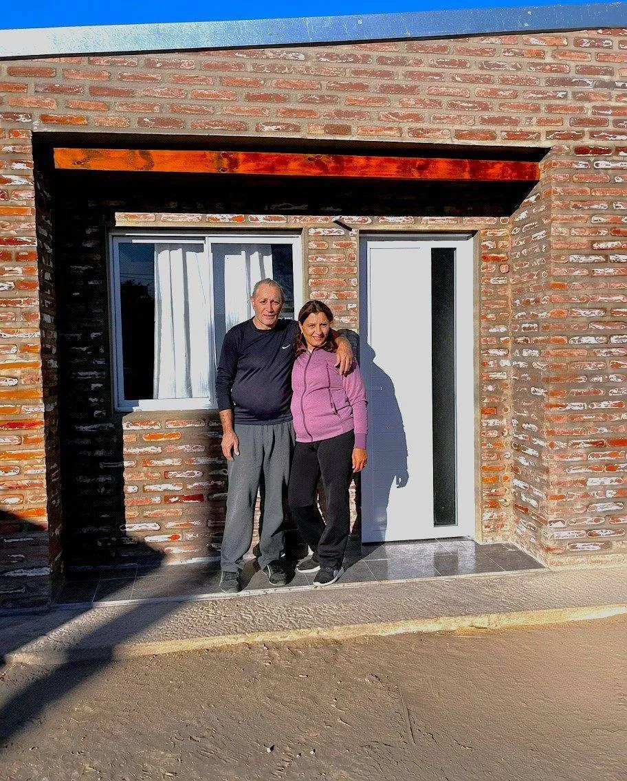 Entrega de vivienda a Jorge y Norma Alani, en San Francisco, Córdoba