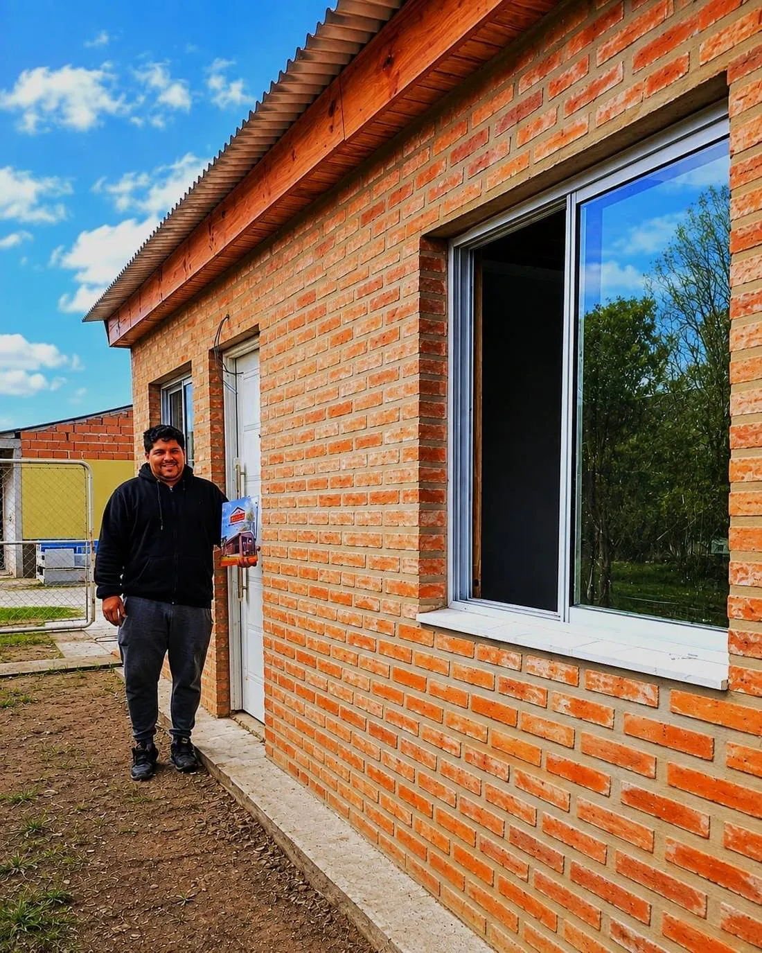 Entrega de vivienda a Maxi Rivarola, en Junín, Buenos Aires